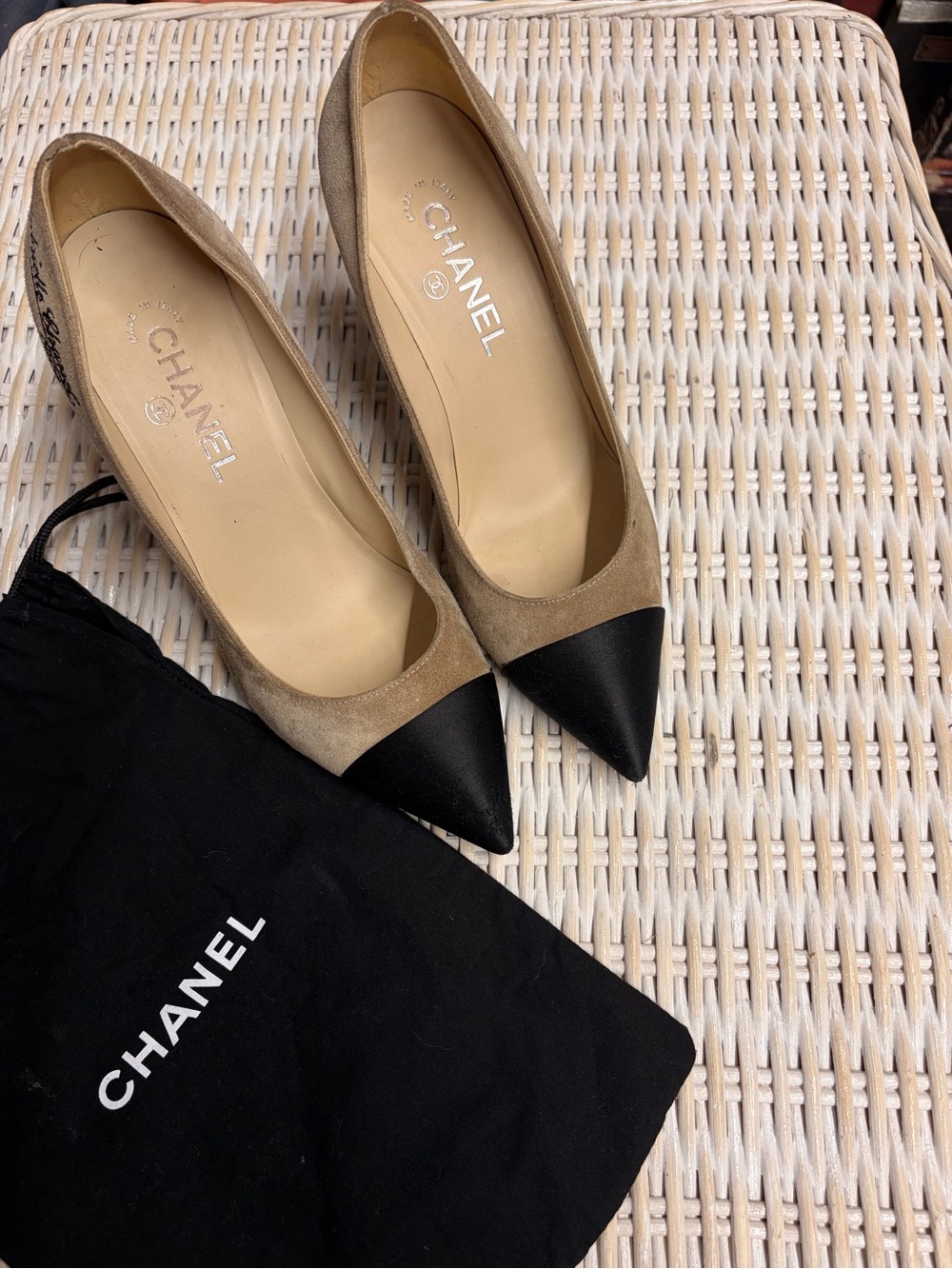 CHANEL GABRIELLE CHANEL COCO Suede and Satin toe pumps